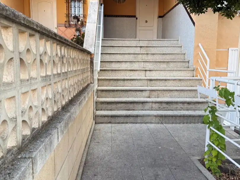 Casa adosada en  Calle Tomás Pulido 20 - Foto 2