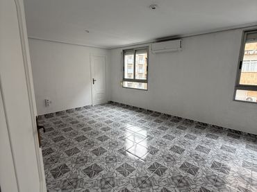 Piso en  Carrer de Jacint Labaila 18 - Foto 1