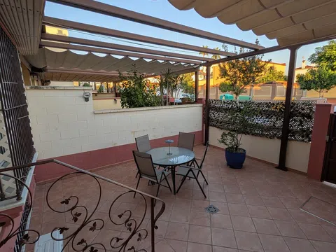 Chalet pareado en C. Miguel Hernández, 105