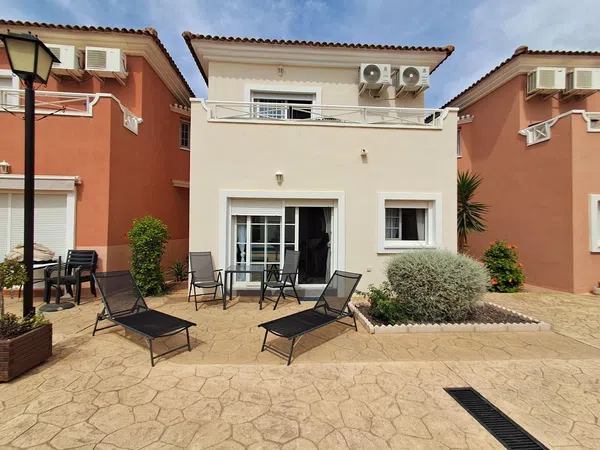 Casa independiente en Urb. altaona golf Barrio Baños y Mendigo