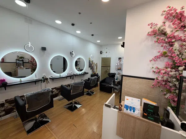 Centro estético, peluquería en traspaso en Calle Llobregat - Foto 1