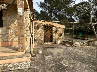 Finca rústica en  Carrer Emburgada 36 - Foto 3