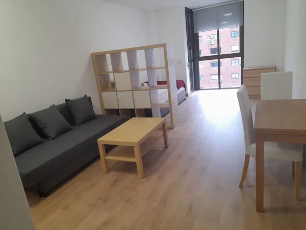 Estudio en calle de la Infanta Mercedes, 67