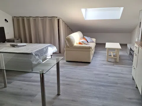 Estudio en avenida Reyes de España, 26