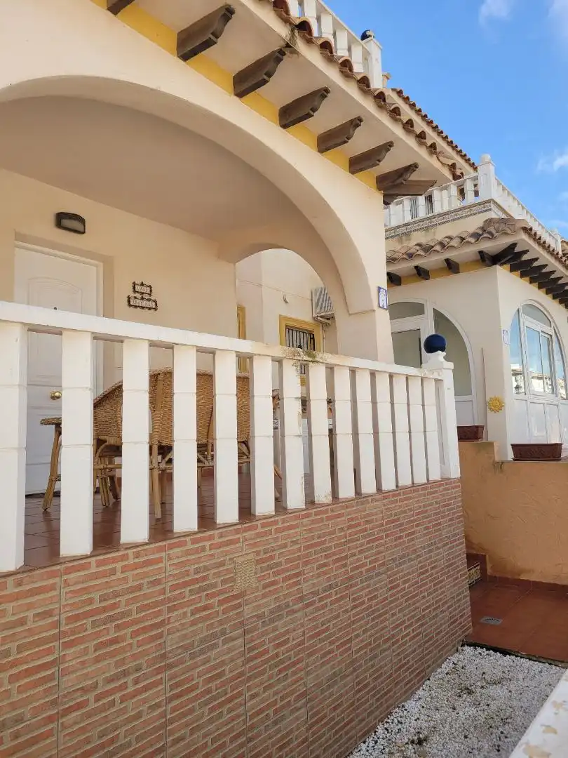 Casa adosada en  Calle Castillo de la Mola 1 - Foto 6