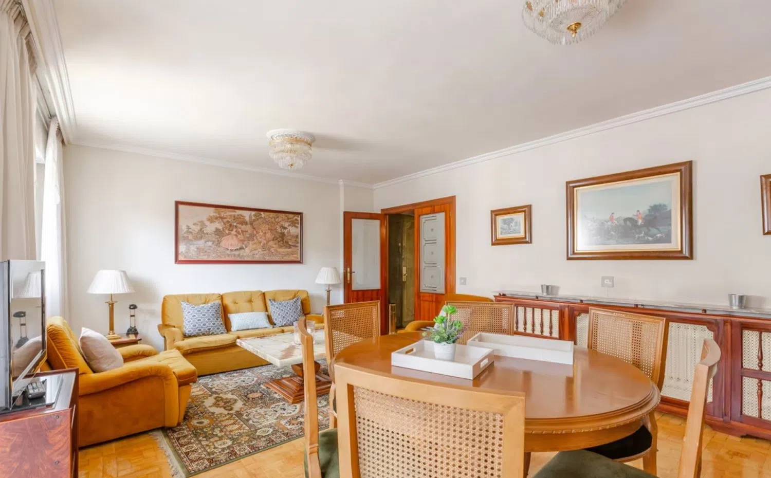 Piso en calle de Guzmán el Bueno, 100 - Foto 2