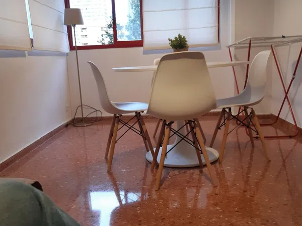 Piso en instituto obrero, 9