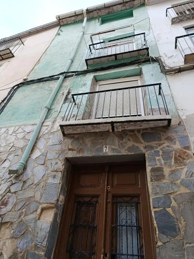 Casa adosada en  Calle Alaverde 7 - Foto 2