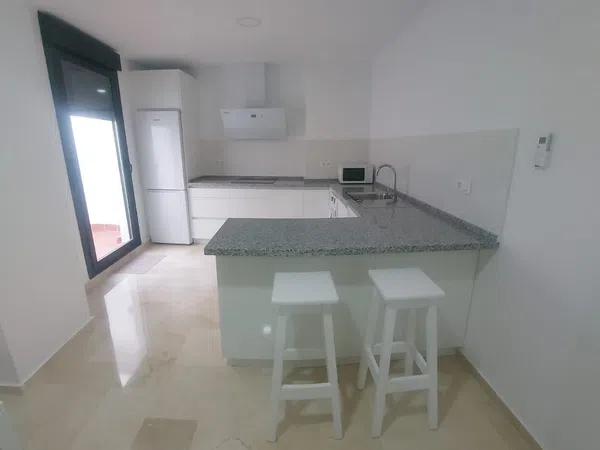 Piso en Calle Cristóbal Colón, 42 - Foto 2