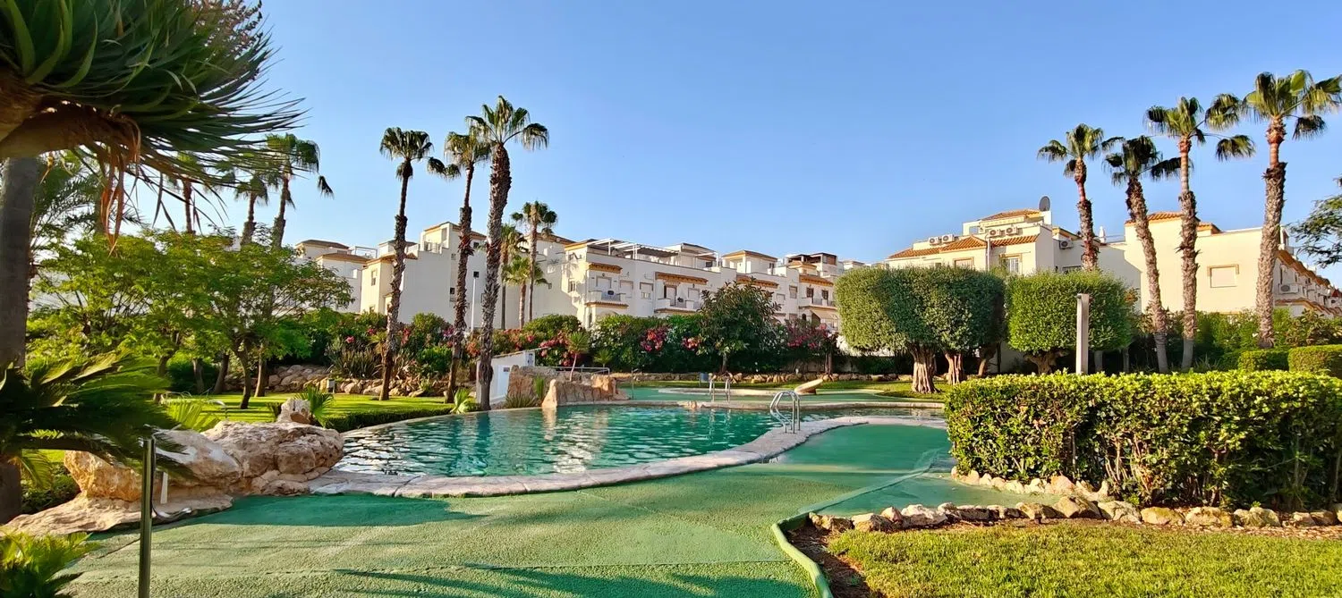 Chalet adosado en avenida D'Escandinàvia, 23 - Foto 1