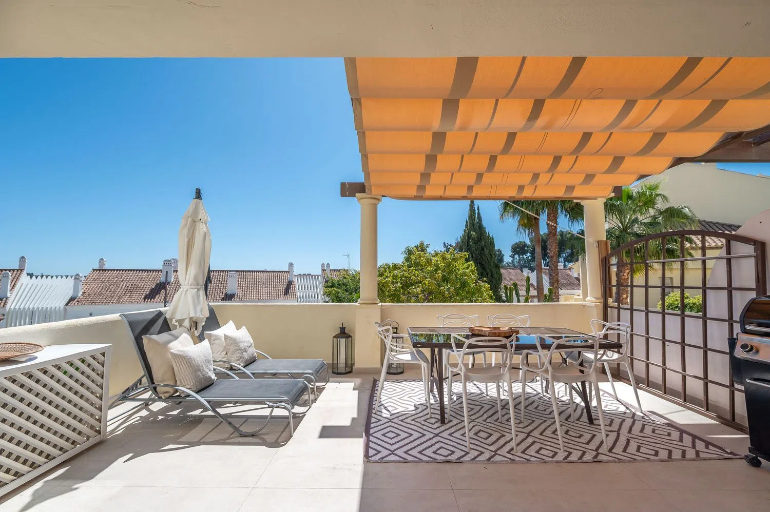 Chalet adosado en Urbanización Los Pinos de Aloha s/n - Foto 16