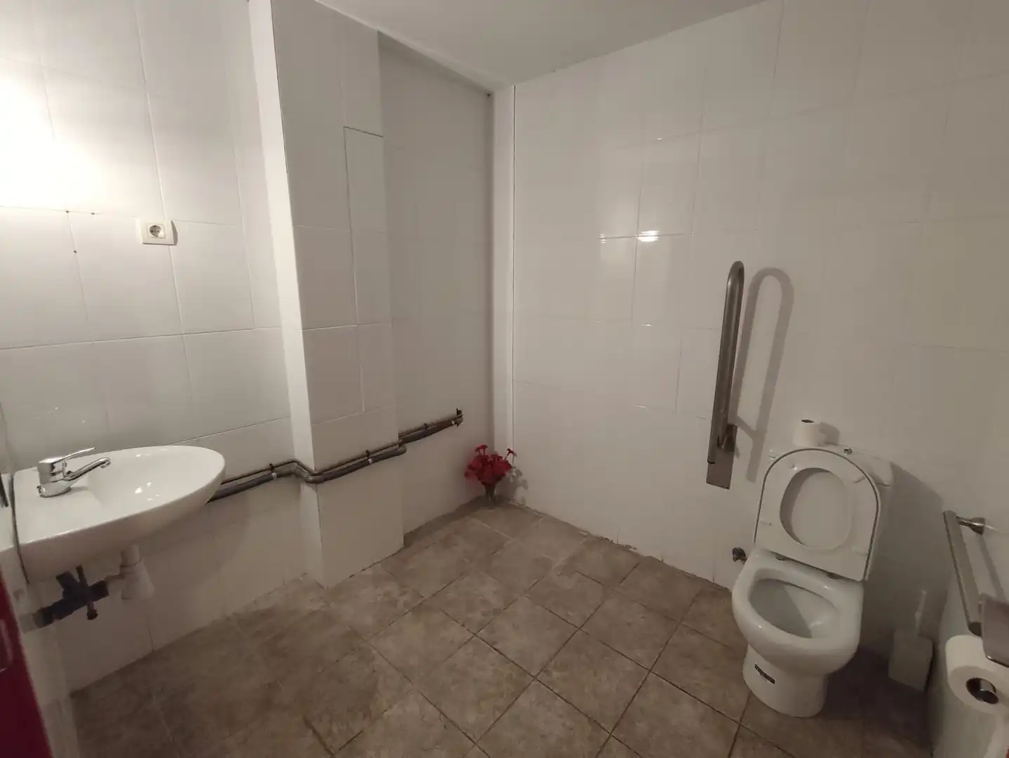 Local comercial en  Carrer de Justa Goicoechea 8 - Foto 6