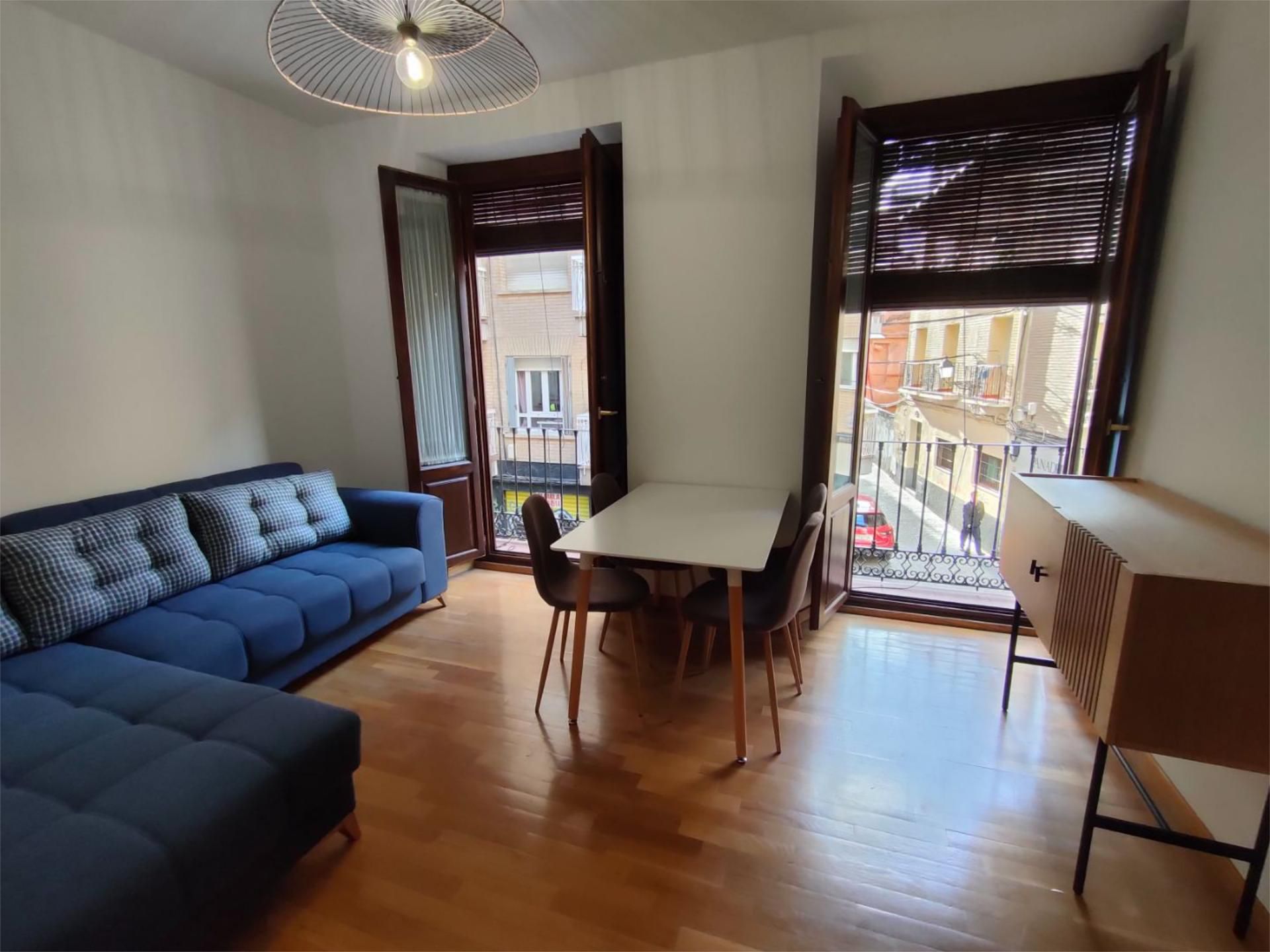 Piso en  Calle Santa Paula 11