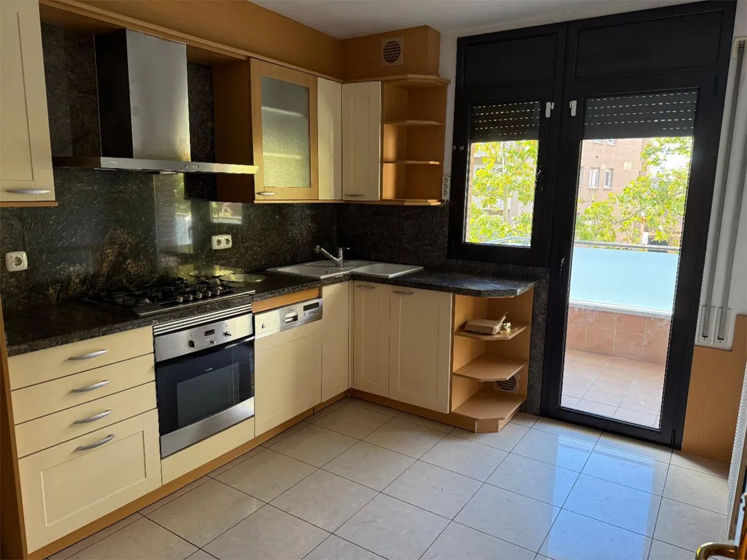 Piso en  Plaça de Maria Vinyes 29 - Foto 4