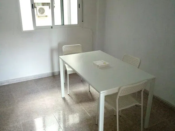 Piso en Calle del Monestir de Poblet - Foto 2