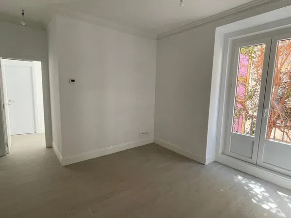 Piso en calle de Moratín, 27