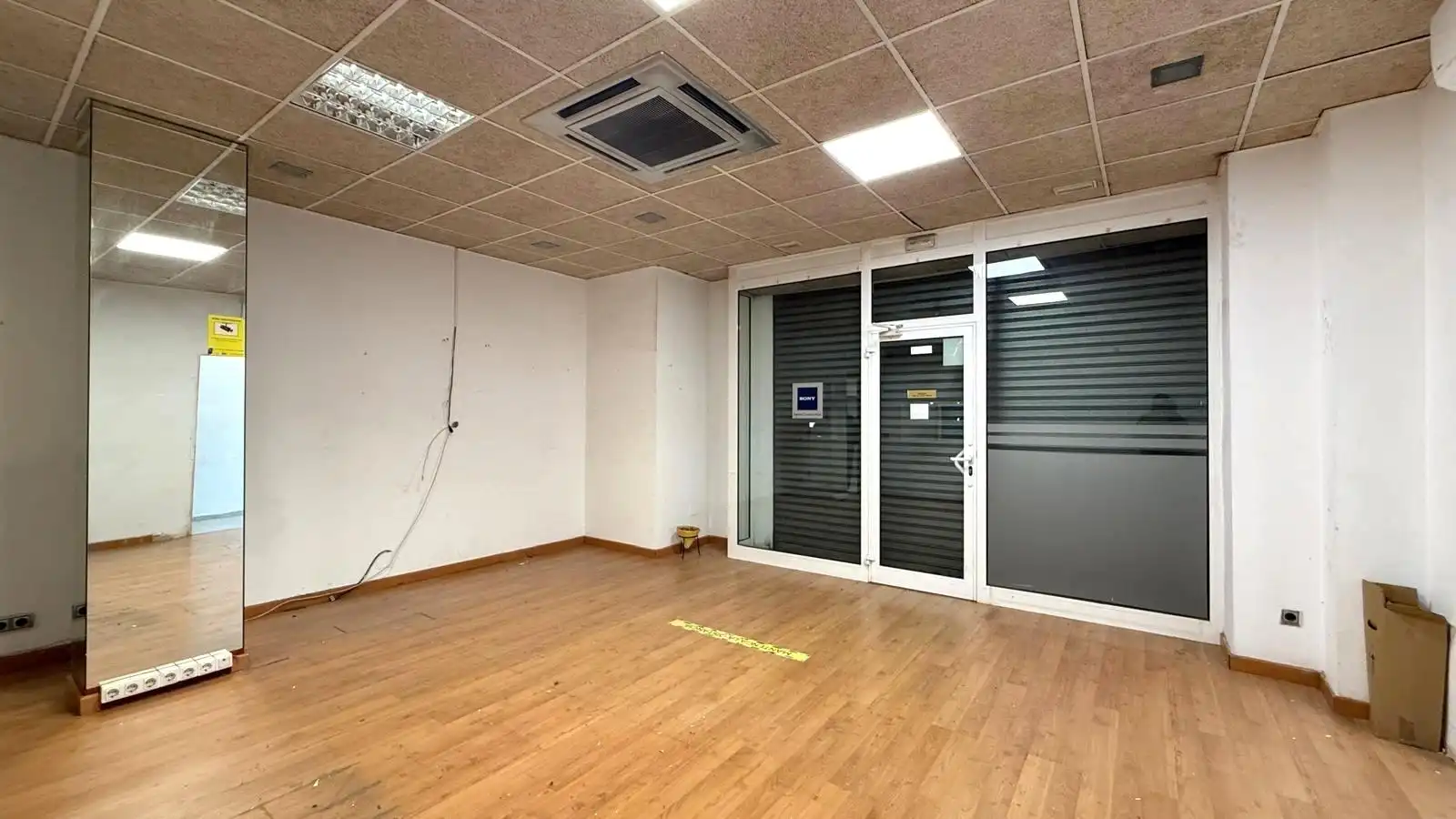 Local comercial en Badalona - Foto 2