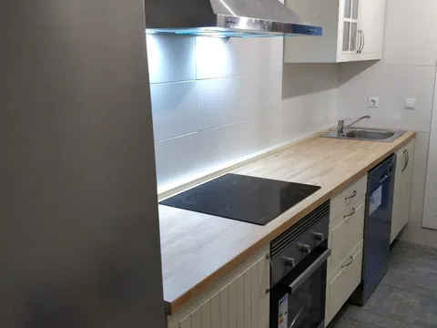 Piso en avenida Miguel Delibes, 13