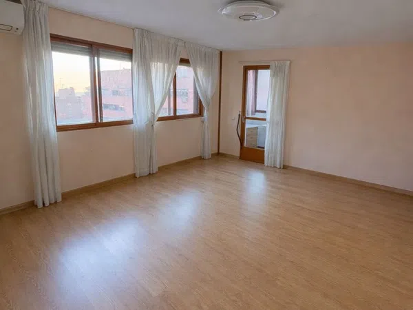 Piso en avenida de Pablo Neruda, 100