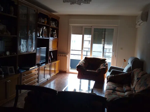 Piso en calle del Monasterio de Poblet, 31 -33 - Foto 4