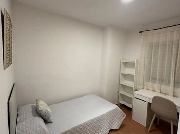 Piso en  Calle Ángel Ganivet 16 - Foto 4