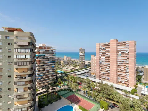 Piso en avenida Países Escandinavos, 7