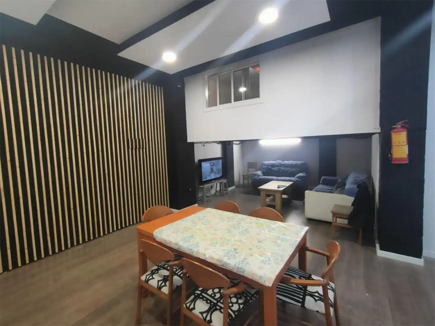 Local comercial en  Carrer de Josep Armengol 54 - Foto 2