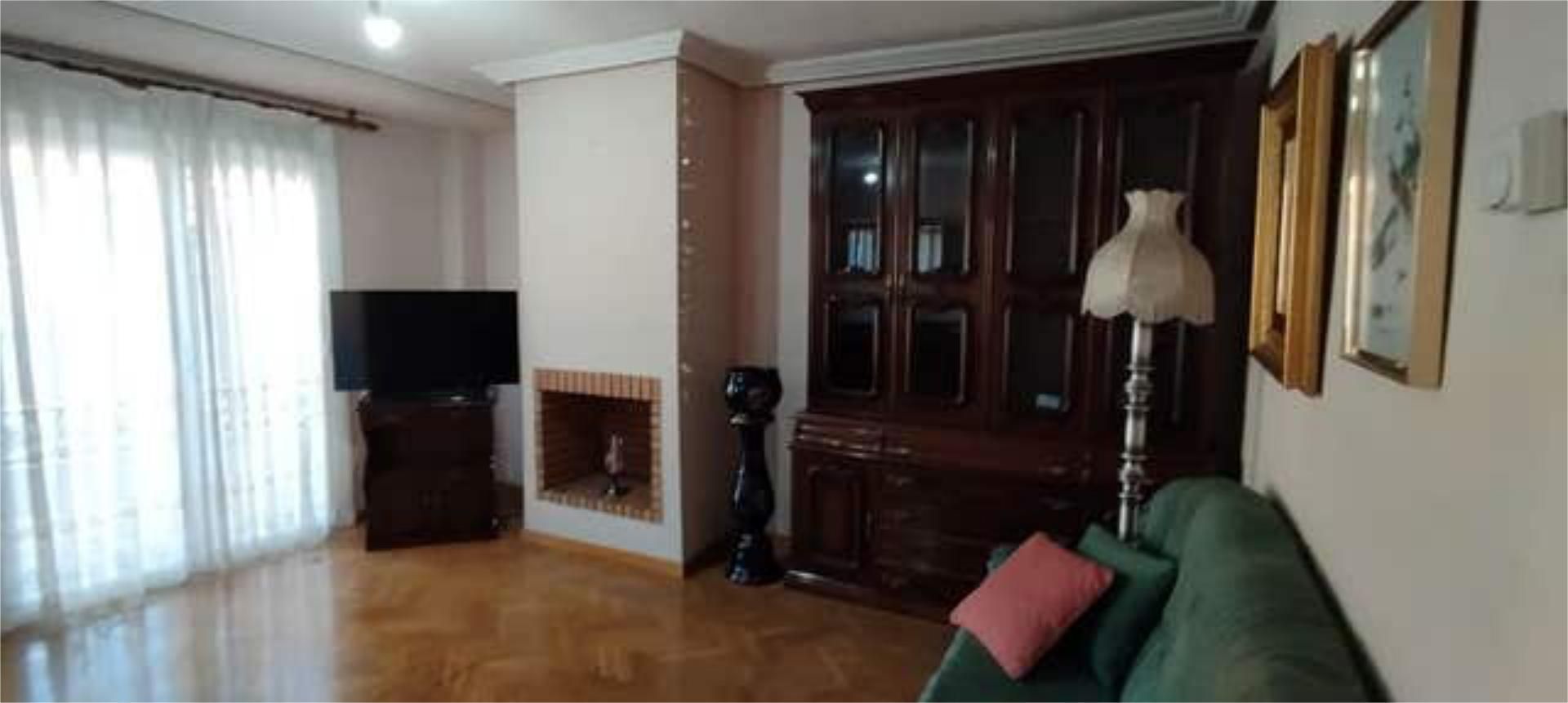 Casa adosada en San Jose de Valderas - Foto 1