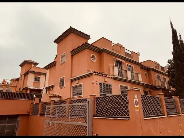 Chalet adosado en calle Pepa Flores Marisol, 30 - Foto 2