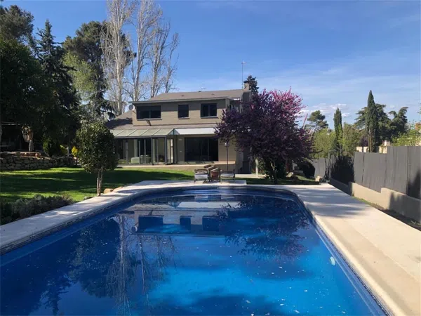 Casa independiente en calle de Hoyos del Espino, 17 - Foto 1