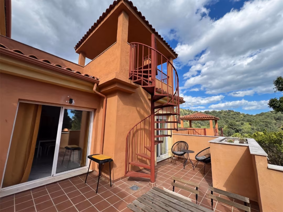 Piso en  Avenida Aljaima 15