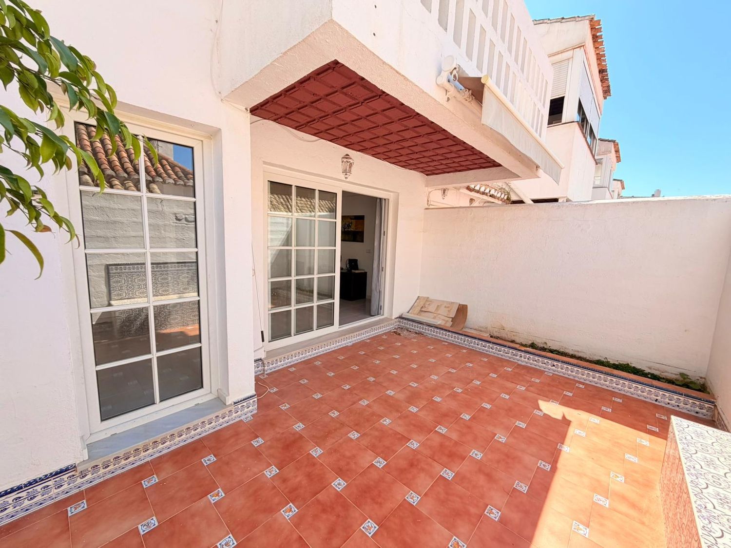 Chalet adosado en avenida de Francia, 14 - Foto 2