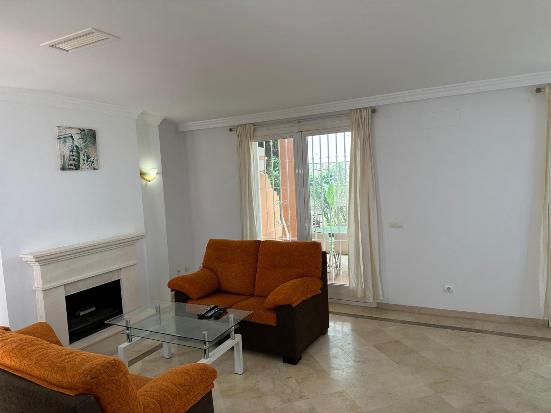 Casa adosada en  Urbanización Aloha Lake 20 - Foto 3