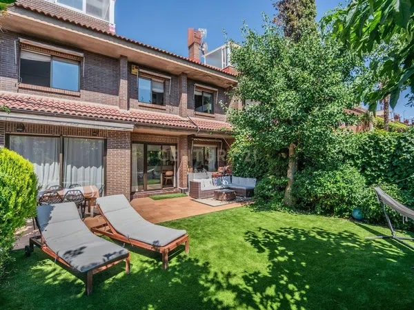 Chalet adosado en Zona Estación - Foto 1