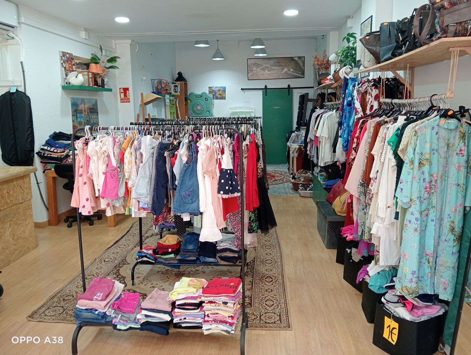 Tienda en traspaso en Calle Cap de Creus, 35 - Foto 8