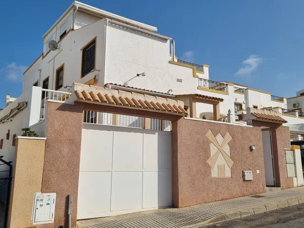 Chalet adosado en Calle Lagunas de Ruidera, 73 - Foto 1