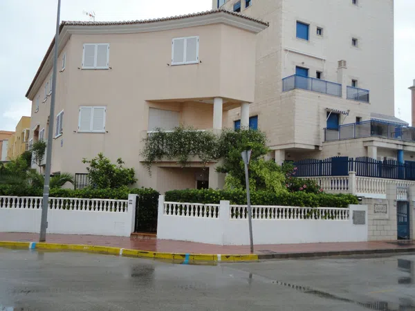Chalet adosado en Avenida País Valencià, 45 - Foto 2