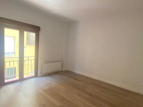 Piso en calle de San Hermenegildo, 16