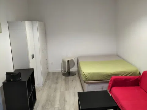 Estudio en calle de Rodrigo de Guevara, 6