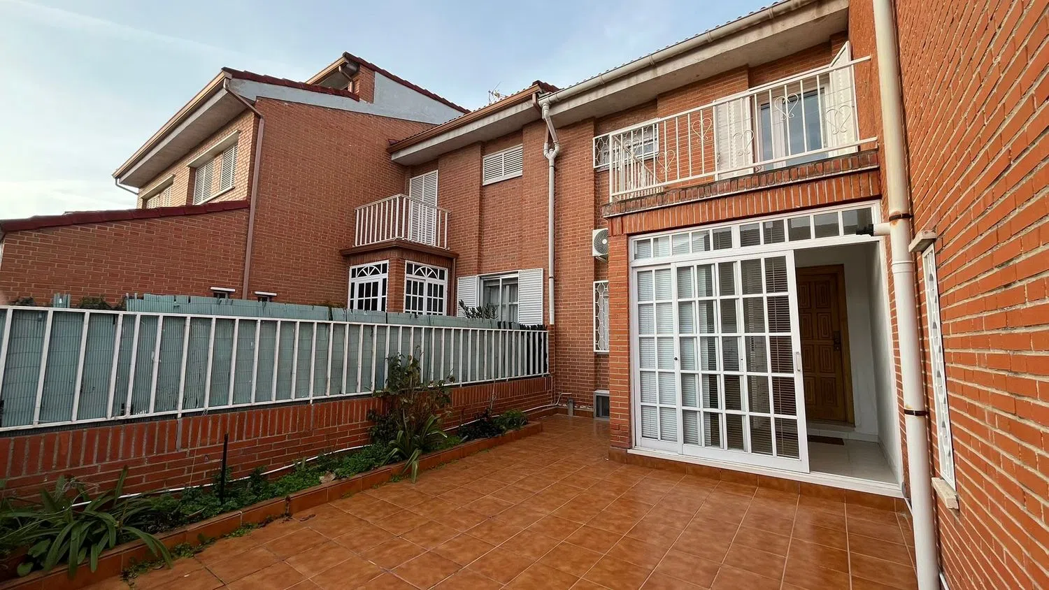 Chalet adosado - Foto 1