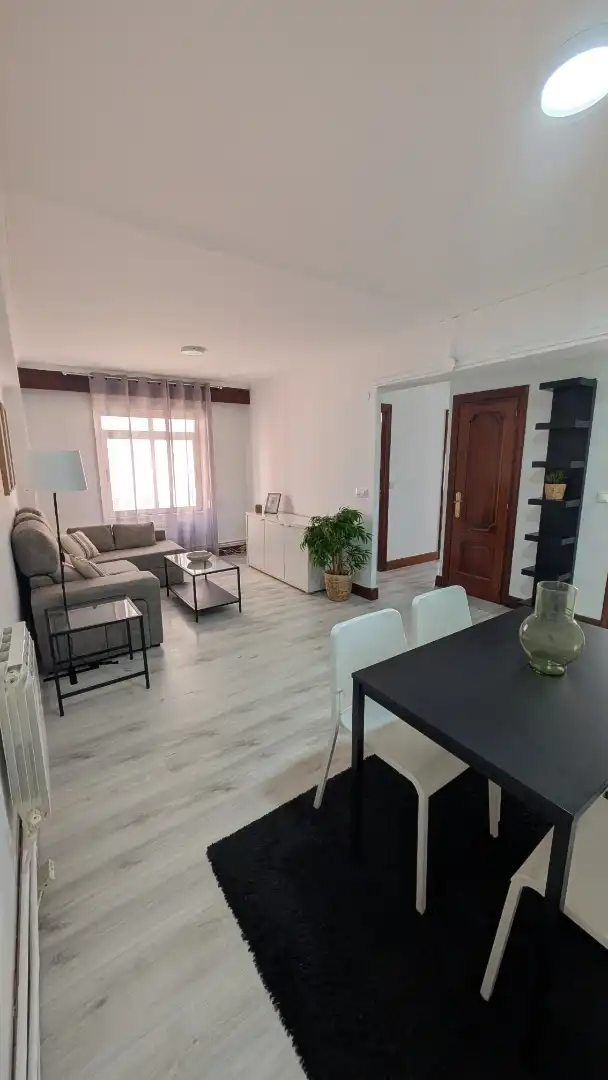 Piso en  Rúa Álvaro Cunqueiro 35 - Foto 2