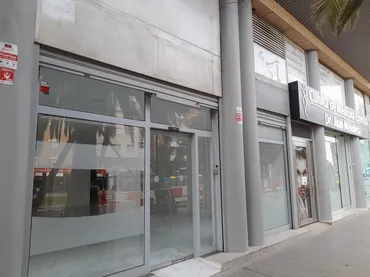 Local comercial en  CORNELLA - Foto 1