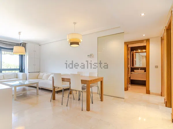 Piso en avenida Gloria Fuertes, 15