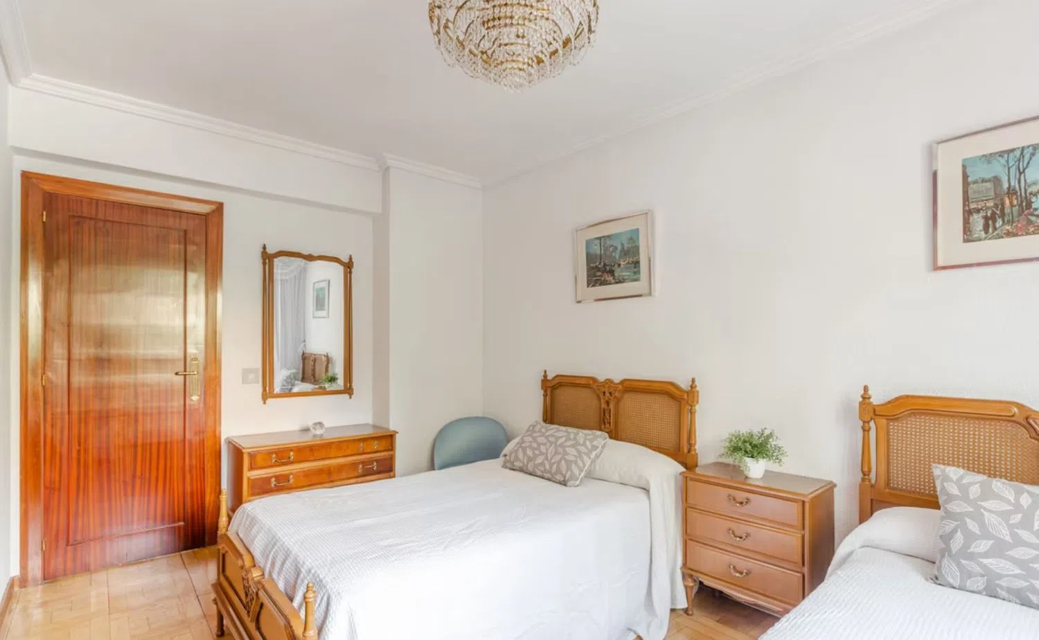 Piso en calle de Guzmán el Bueno, 100 - Foto 4