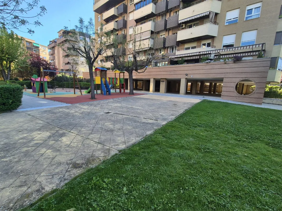 Piso en  Calle Albondón 9 - Foto 28