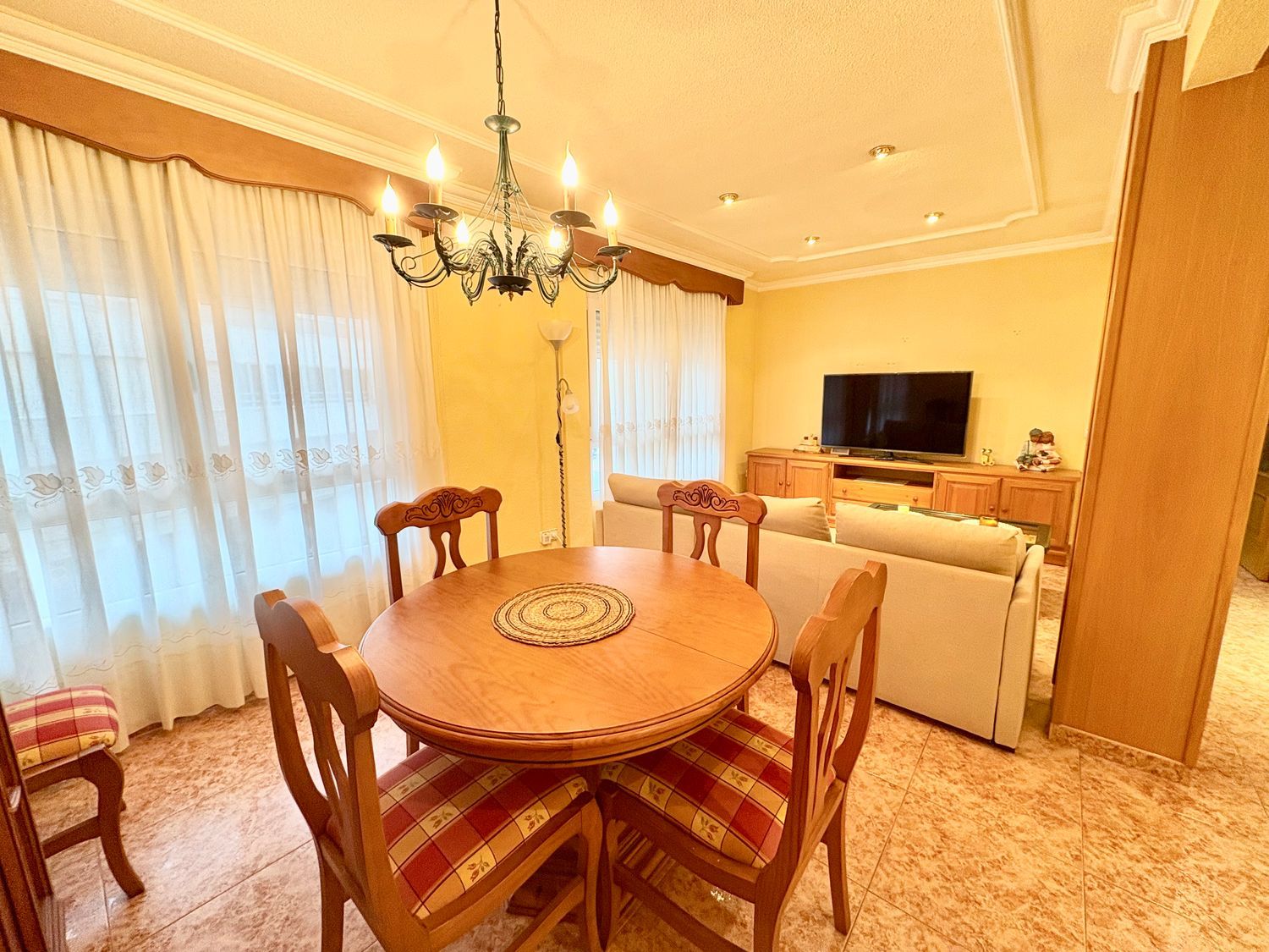 Piso en calle de la Constitució, 4 - Foto 1