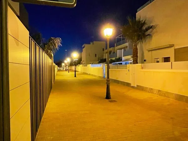 Casa o chalet independiente en Calle Alberto Durero, 12, Los Peñascos-El Salero-Los Imbernones, Los Peñascos-El Salero-Los Imbernones - Foto 2