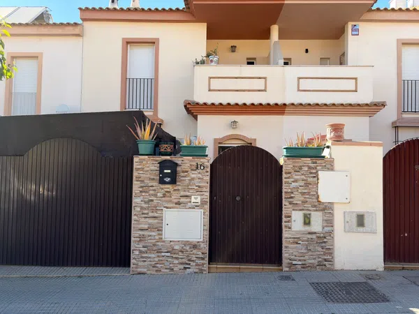 Chalet adosado en Calle Zenobia, 16 - Foto 1