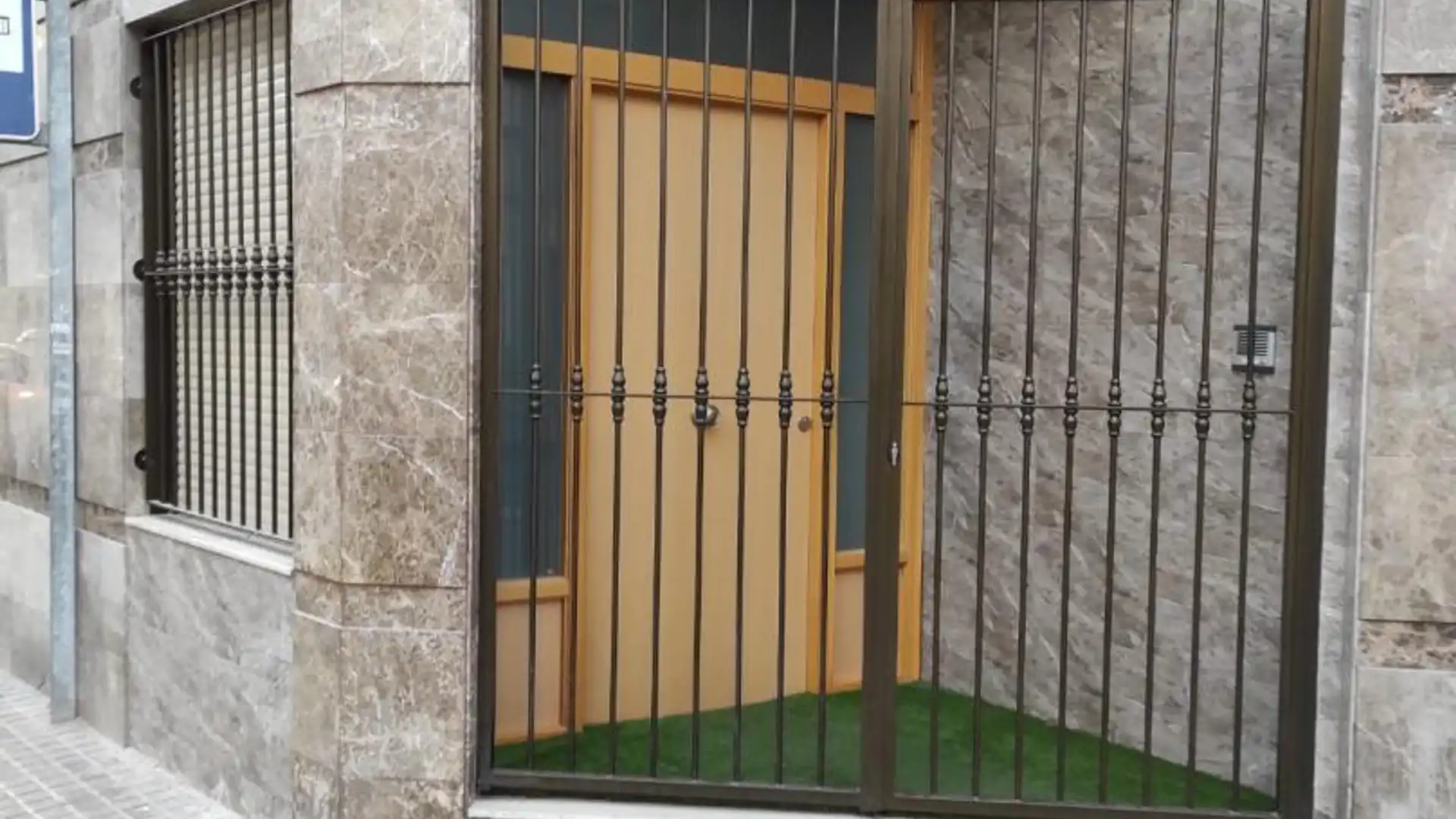 Planta baja en  Carrer de la Diagonal 36 - Foto 2