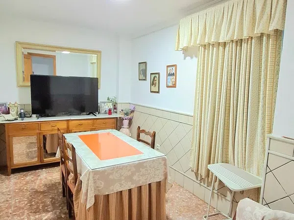 Chalet adosado en calle Marinaleda, 51 - Foto 1